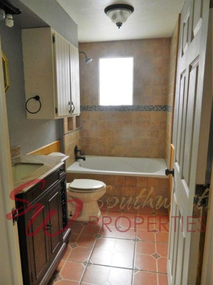 684 N Graham St - Photo 5 of 6