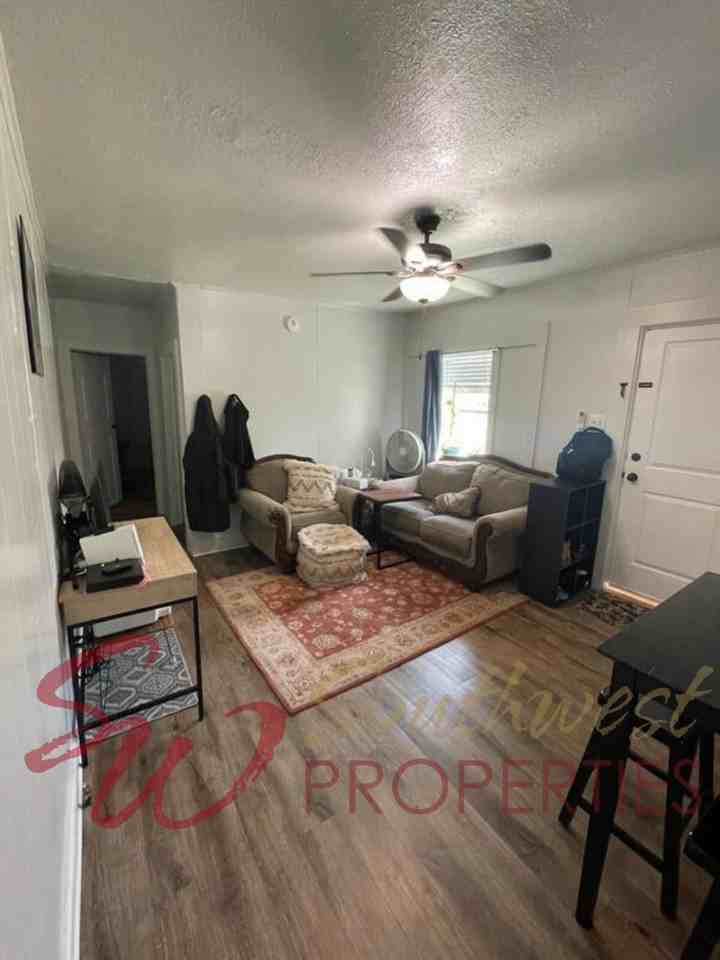 580 Everett St - Photo 4 of 6