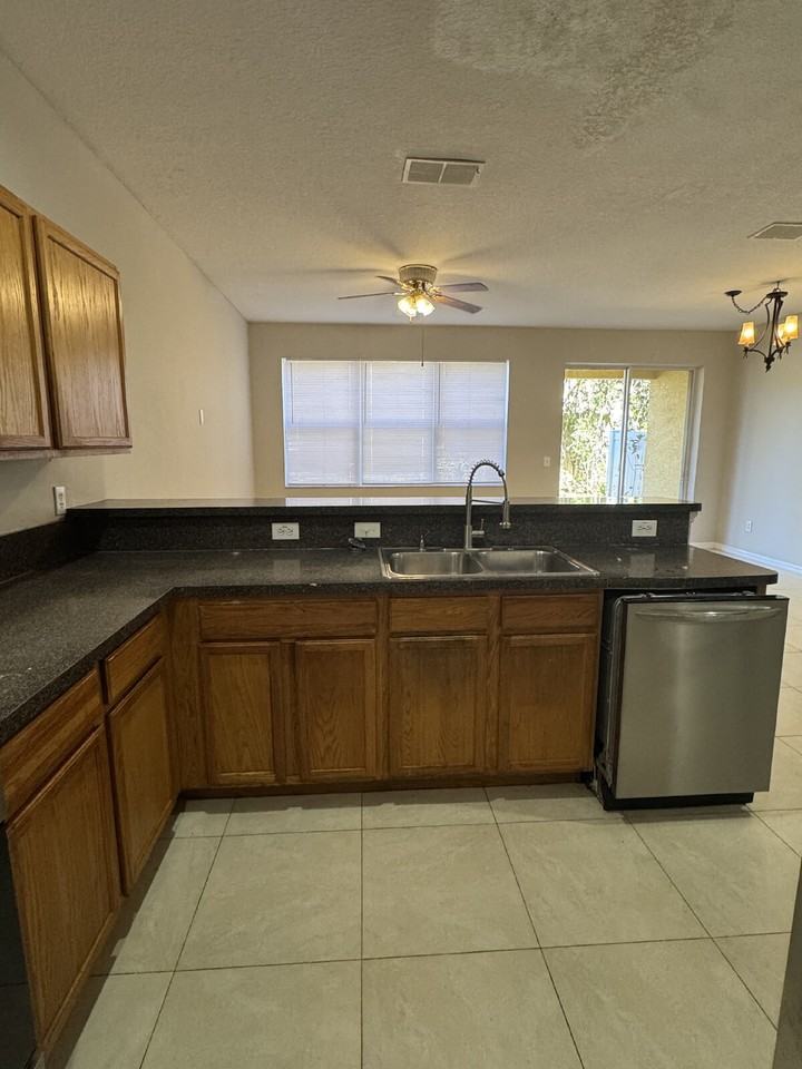 8146 Stone Leaf Ln - Photo 5 of 22