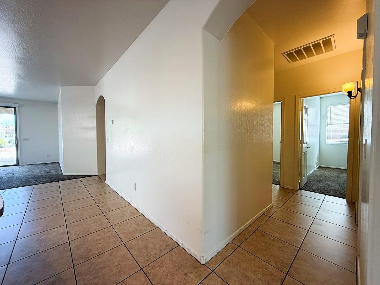 6614 W Harwell Rd - Photo 5 of 31