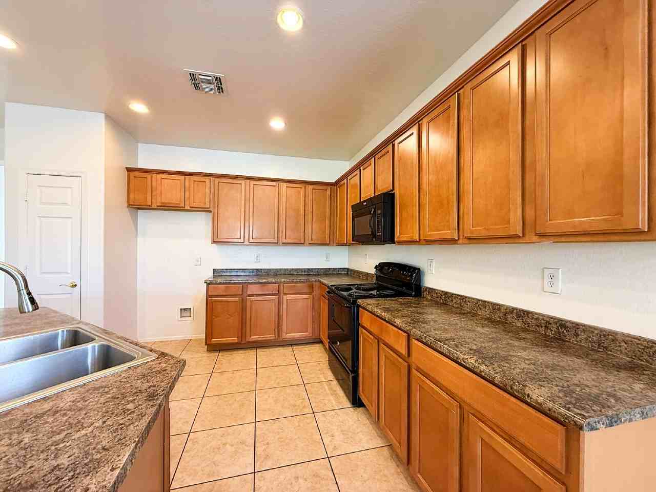 6614 W Harwell Rd - Photo 7 of 31