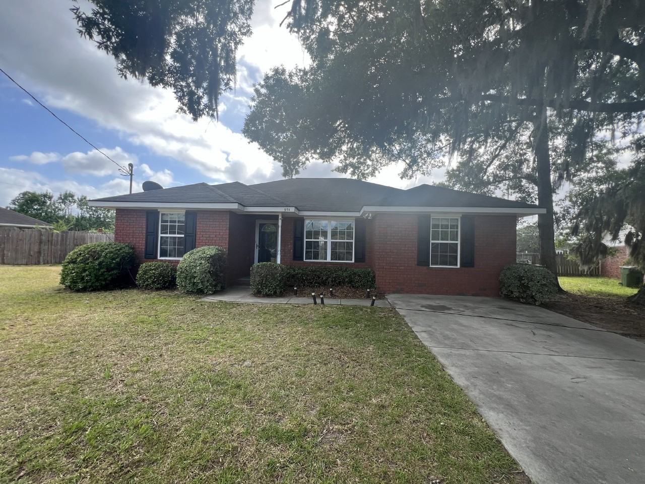 974 Yale Ct - Photo 2 of 15