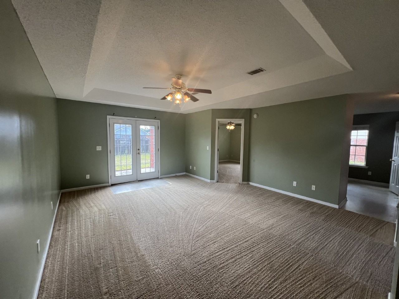 974 Yale Ct - Photo 4 of 15