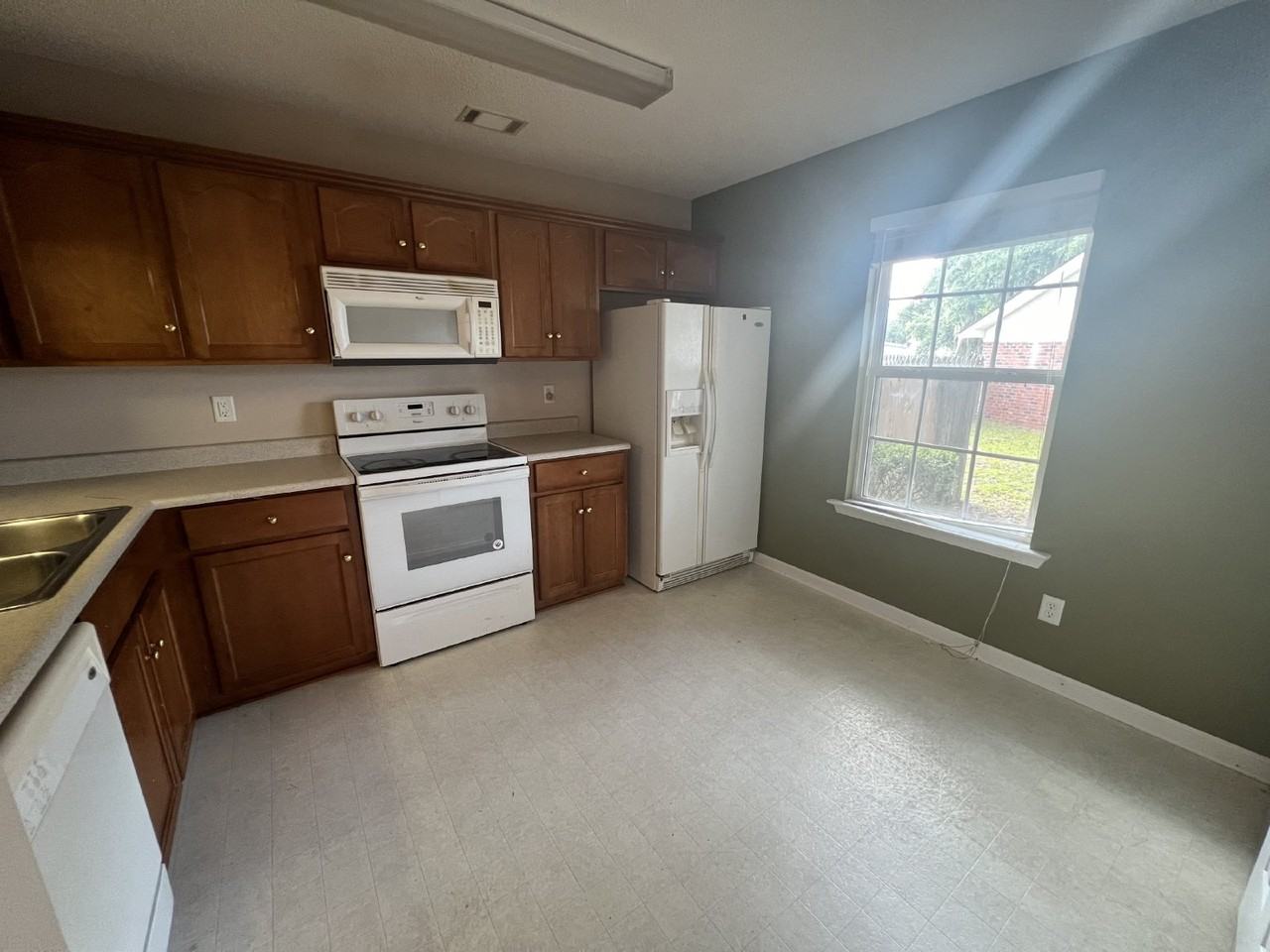 974 Yale Ct - Photo 7 of 15