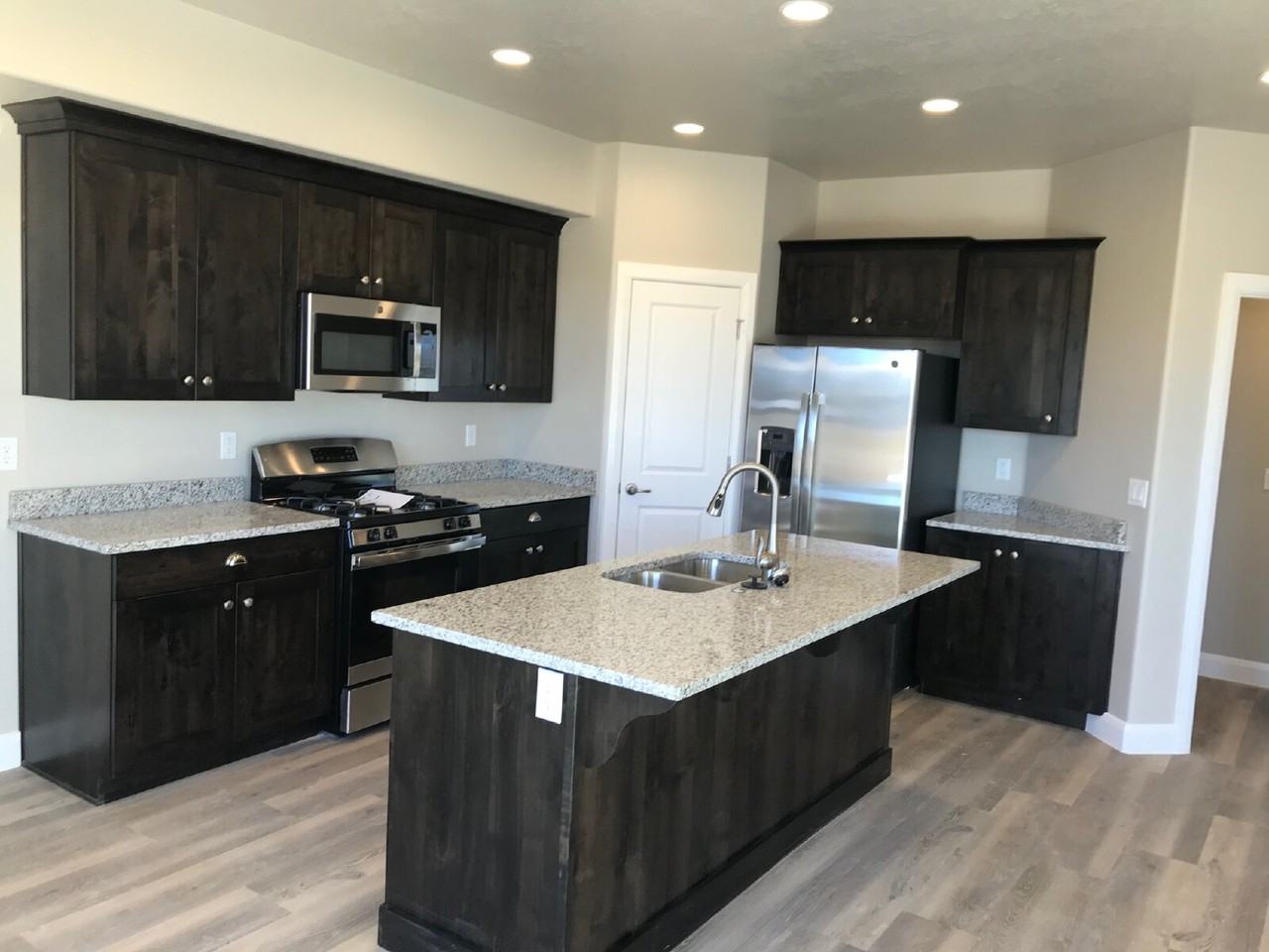 528 N 480 W - Photo 2 of 12