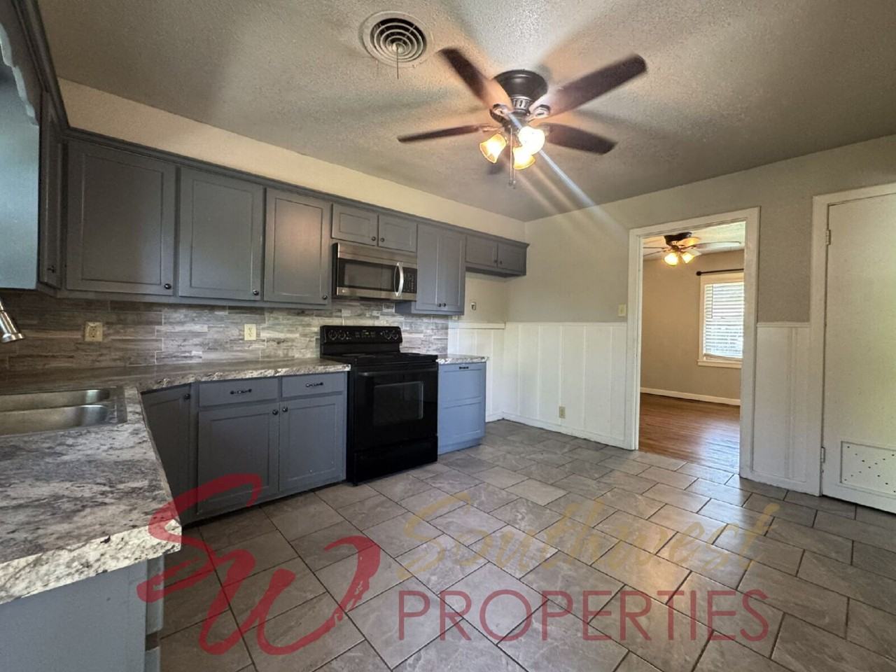 108 Blakeney St - Photo 3 of 11