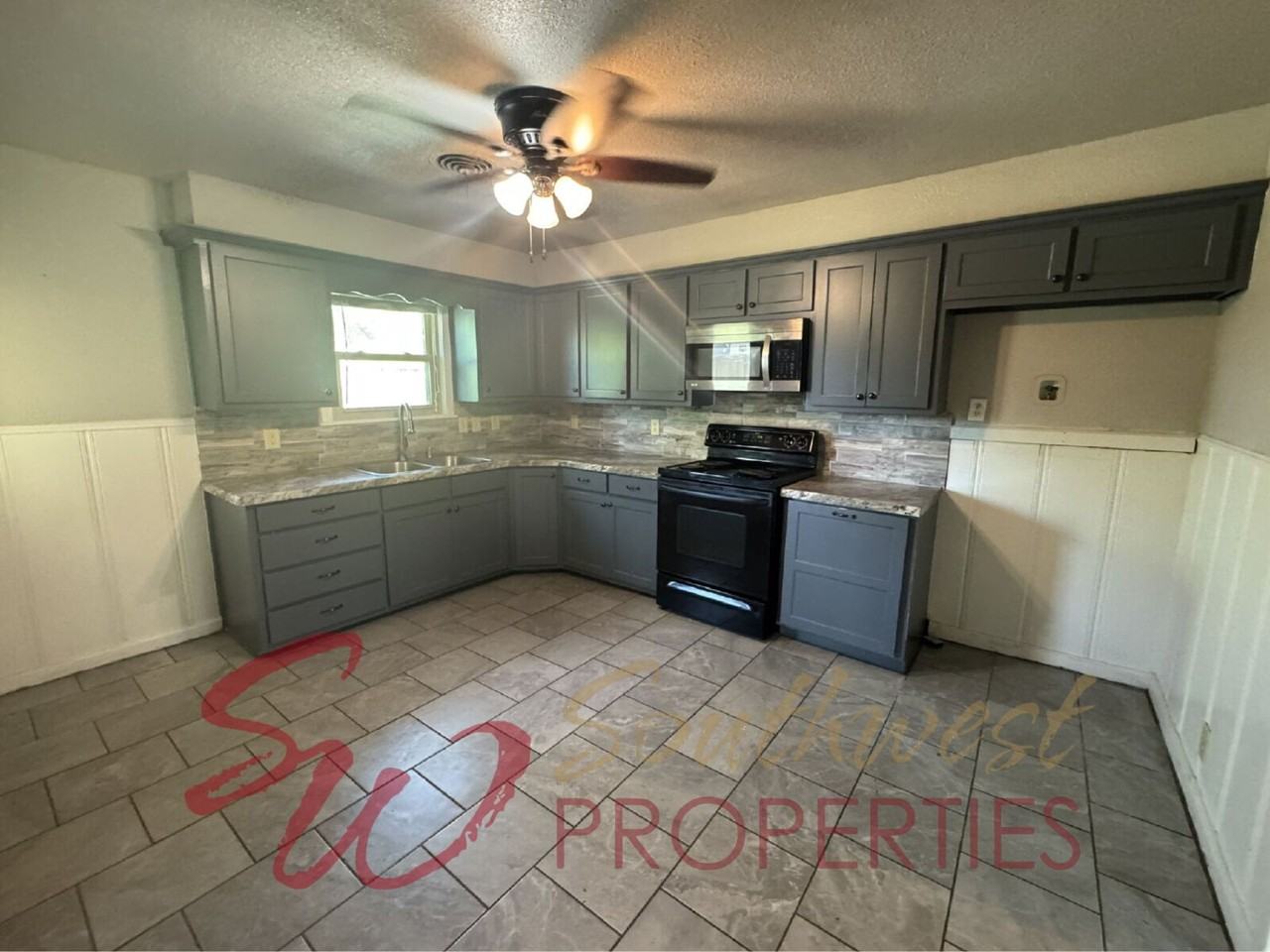 108 Blakeney St - Photo 4 of 11