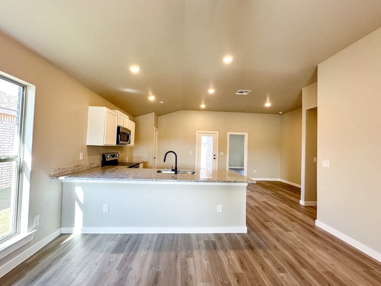 6940 10th St - Photo 4 of 20