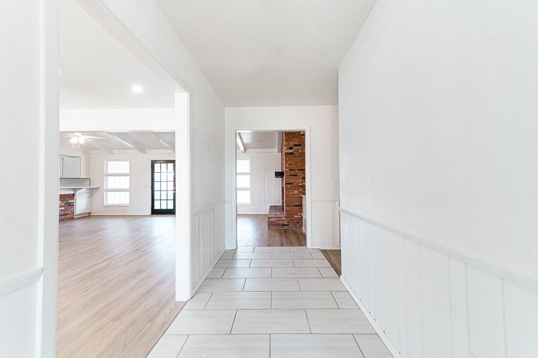 2114 56th St - Photo 2 of 24