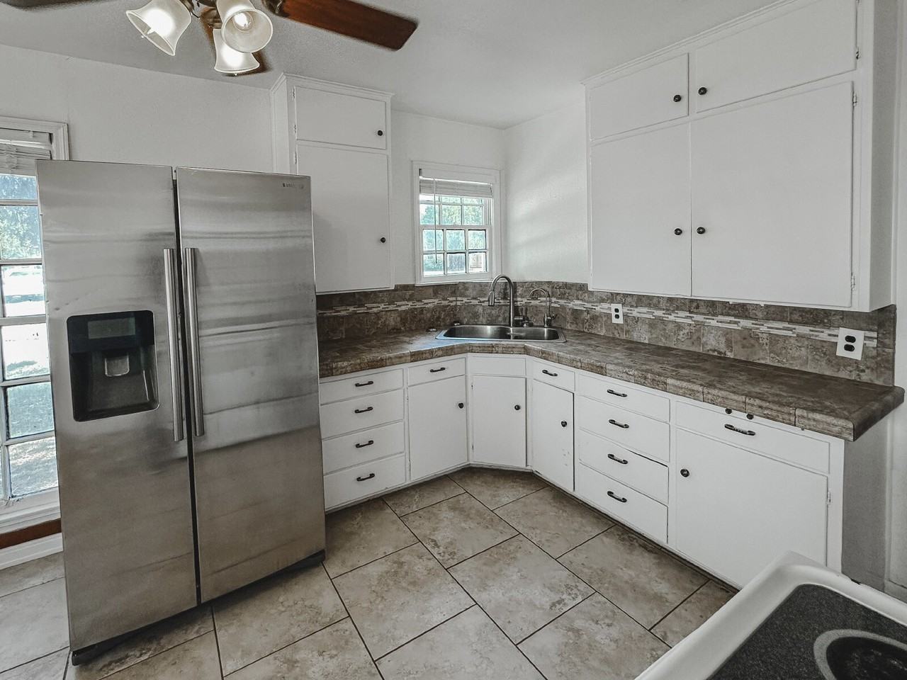 2605 35th St - Photo 6 of 18