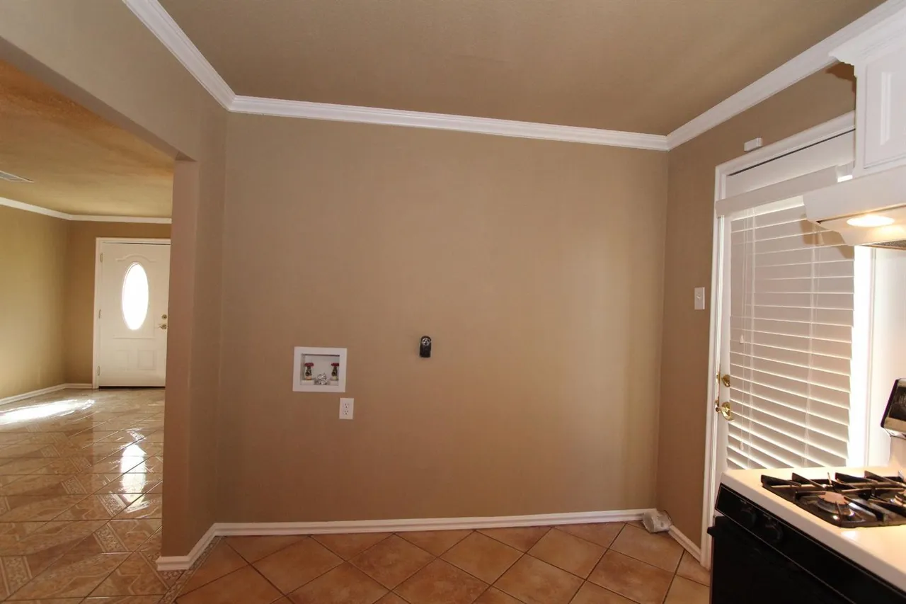 2610 35th St - Photo 2 of 21