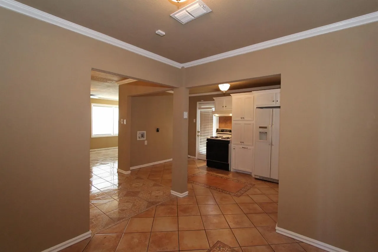 2610 35th St - Photo 7 of 21