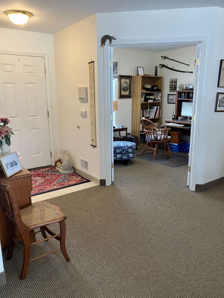 1027 Whitney Rd E - Photo 5 of 23