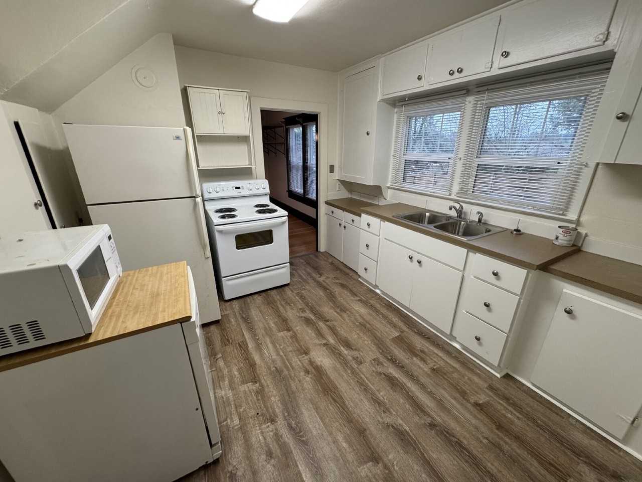 10440 Sw 80th Ave - Photo 2 of 12