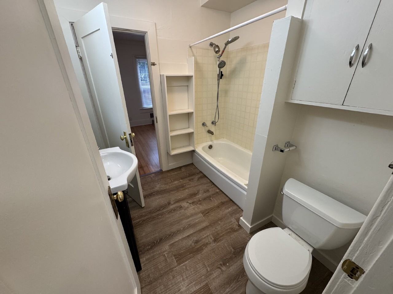 10440 Sw 80th Ave - Photo 3 of 12