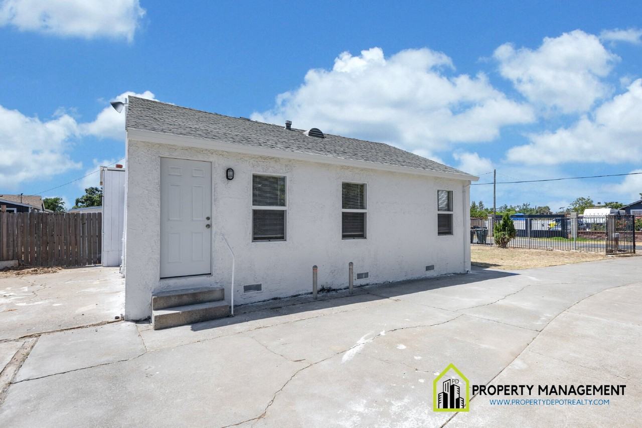 6604 Stacy Ave - Photo 3 of 26