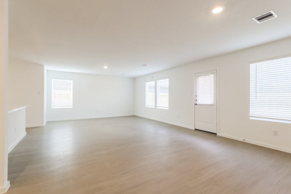 1539 Sunset Ridge Dr - Photo 5 of 17