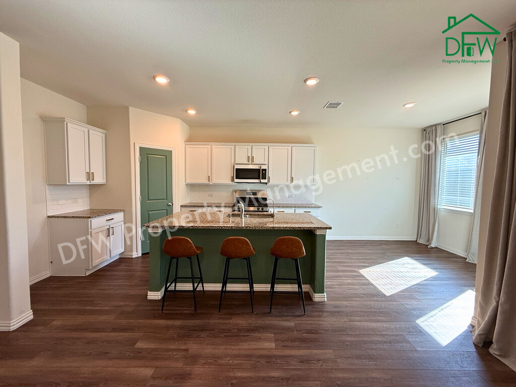 783 Bayberry Ln - Photo 5 of 40