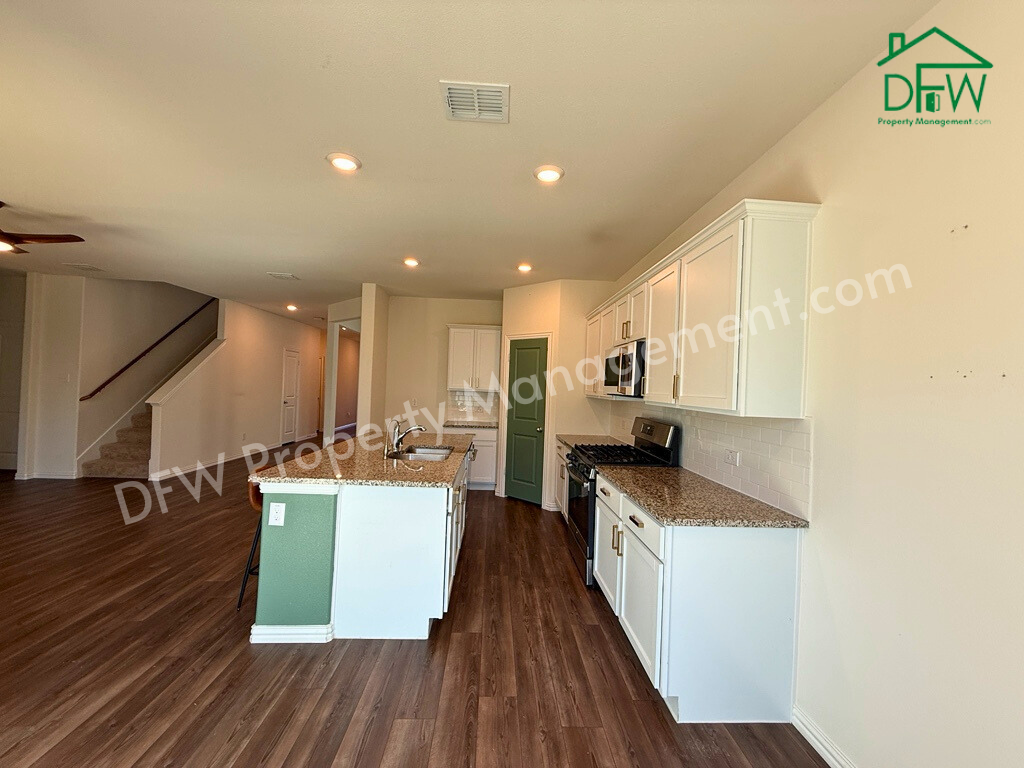 783 Bayberry Ln - Photo 6 of 40