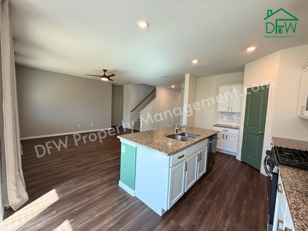 783 Bayberry Ln - Photo 7 of 40