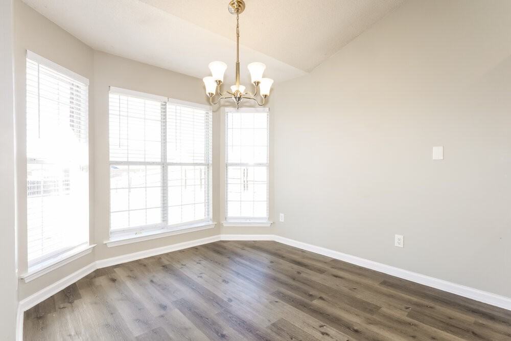 6325 Sandbourne E - Photo 7 of 17