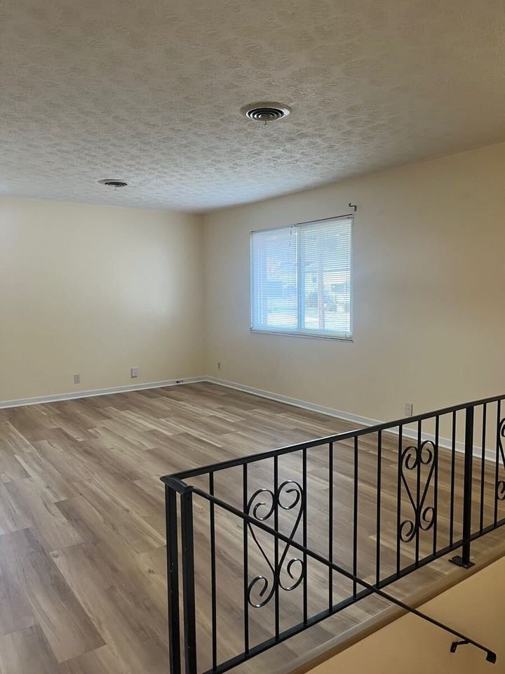 6513 W Garwood Cir - Photo 3 of 13