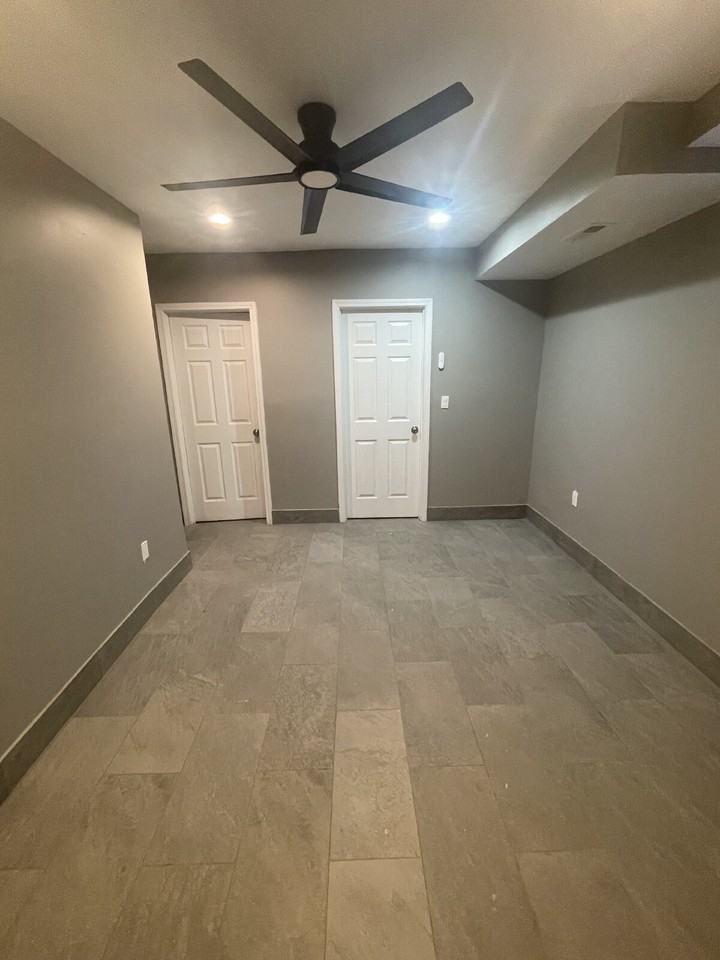 385 Beaver St - Photo 4 of 17