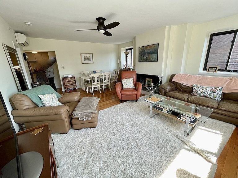 182 Beacon St - Photo 4 of 12