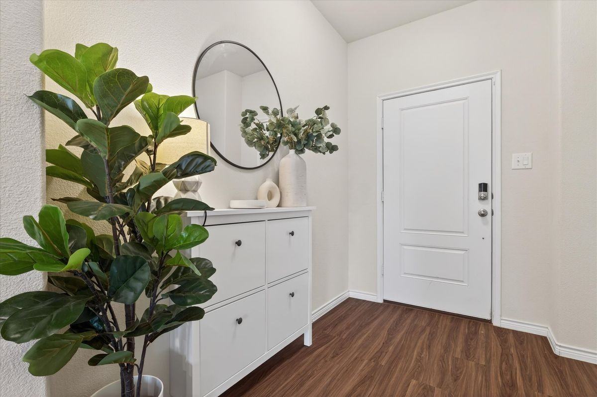 1005 Berry St - Photo 3 of 33