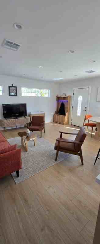 7541 Bloomington Ave - Photo 4 of 18