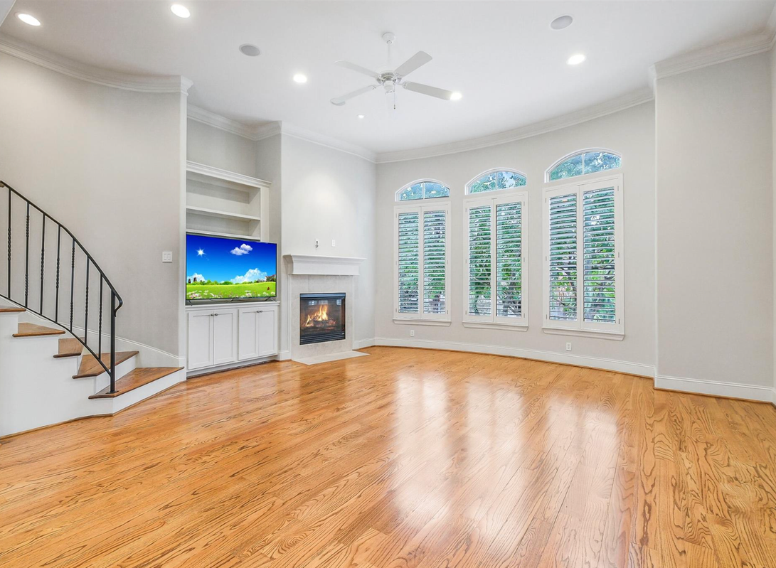 2301 Park St ##F - Photo 3 of 11