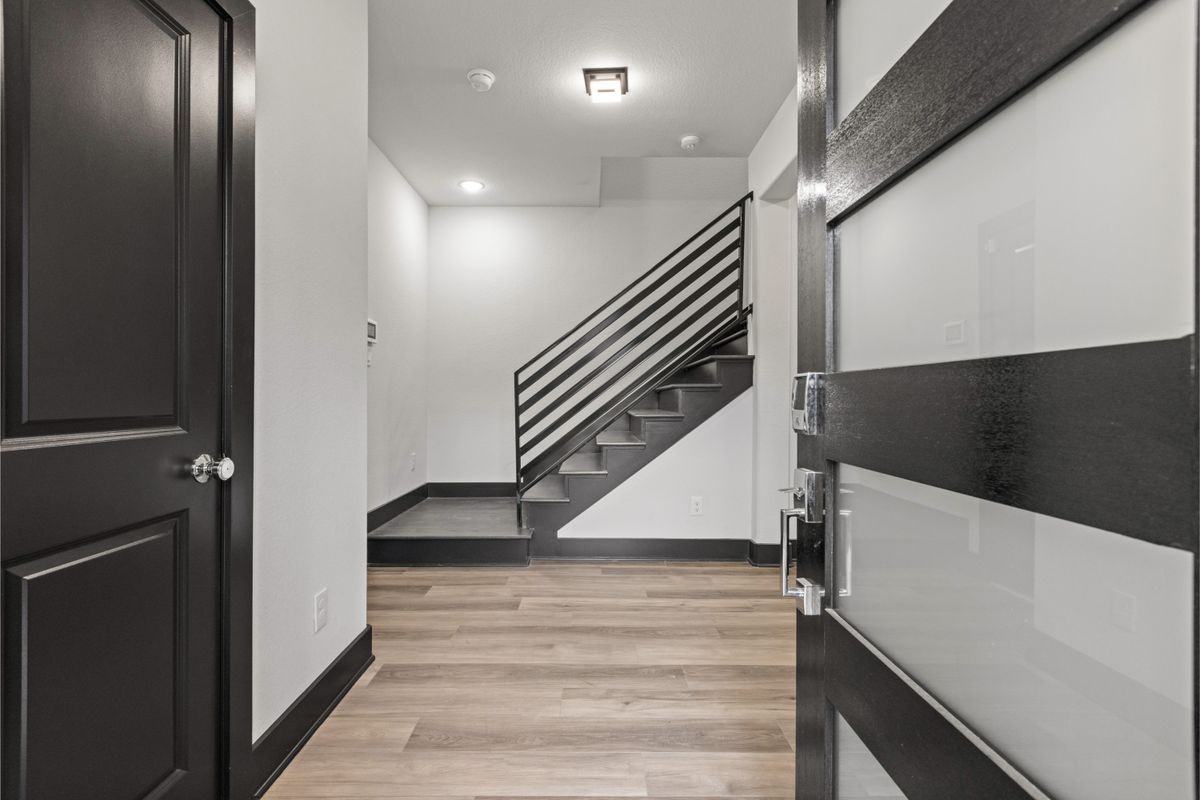 4435 Maggie St ##B - Photo 3 of 34