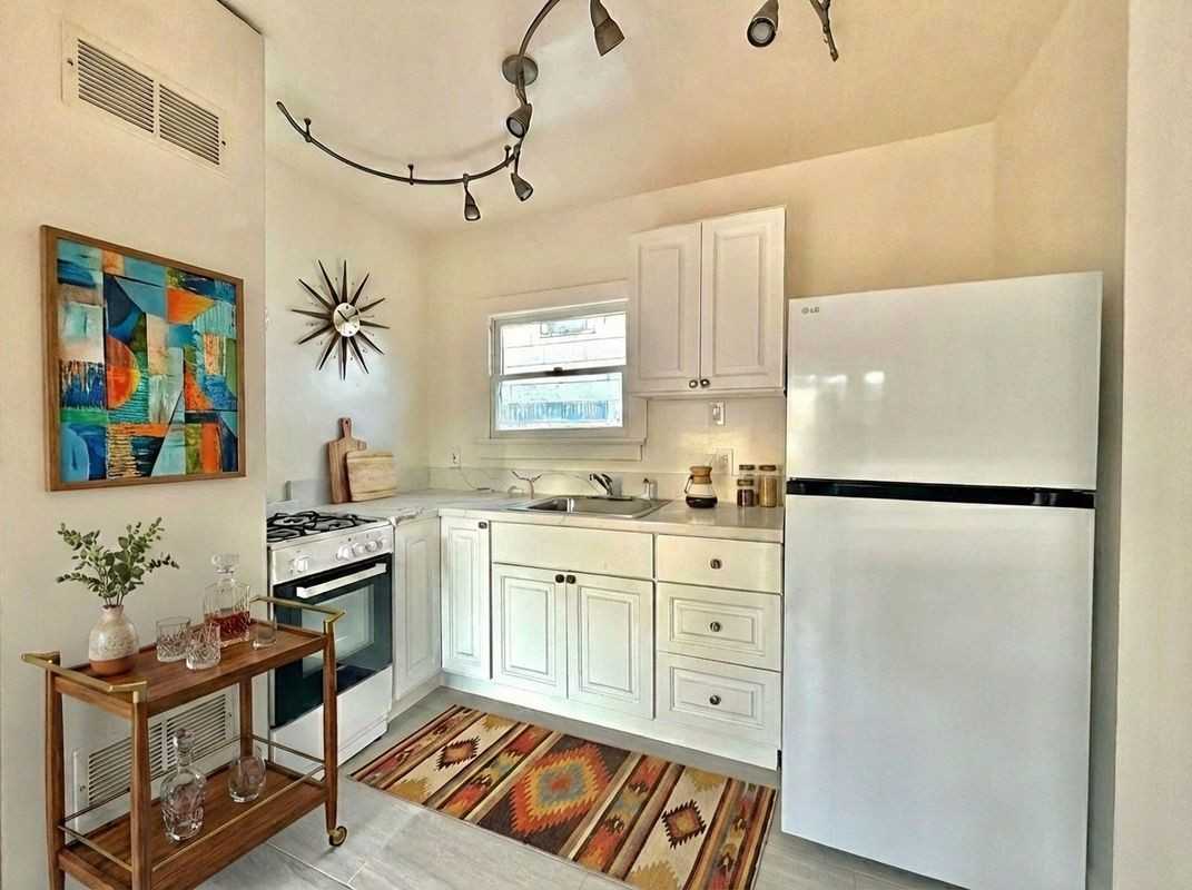 1922 Preston Ave - Photo 4 of 14