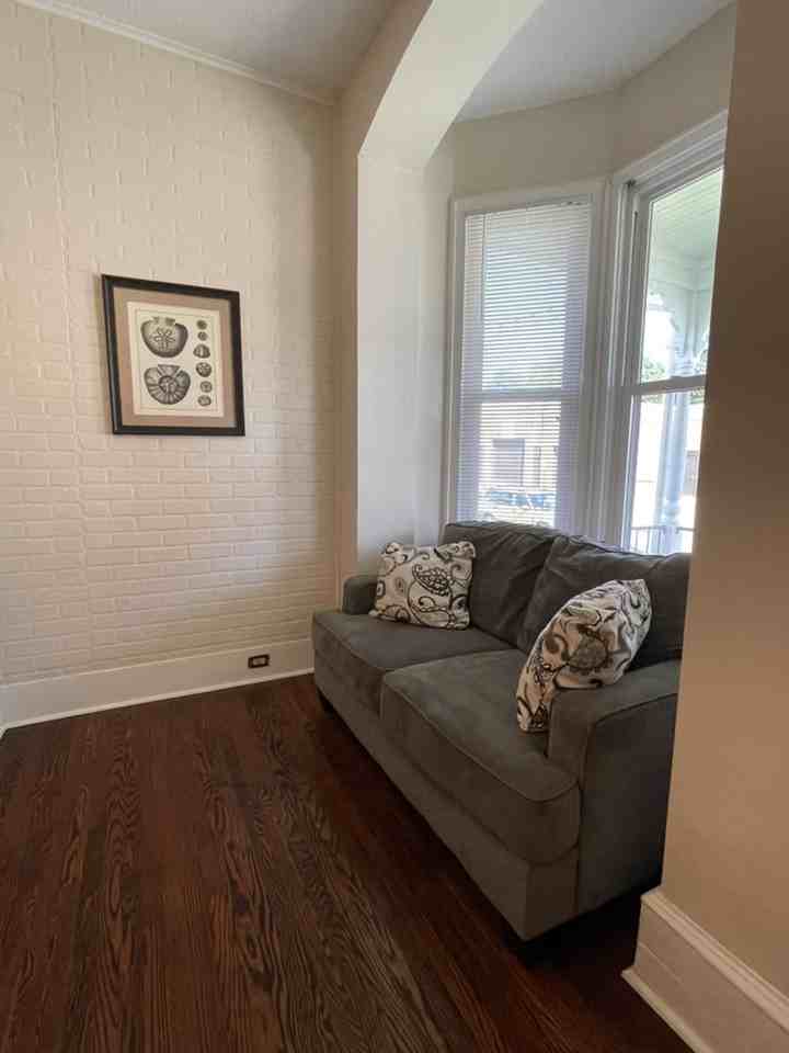 725 Grace St - Photo 3 of 20