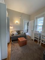 featured image of 922 W 3rd St