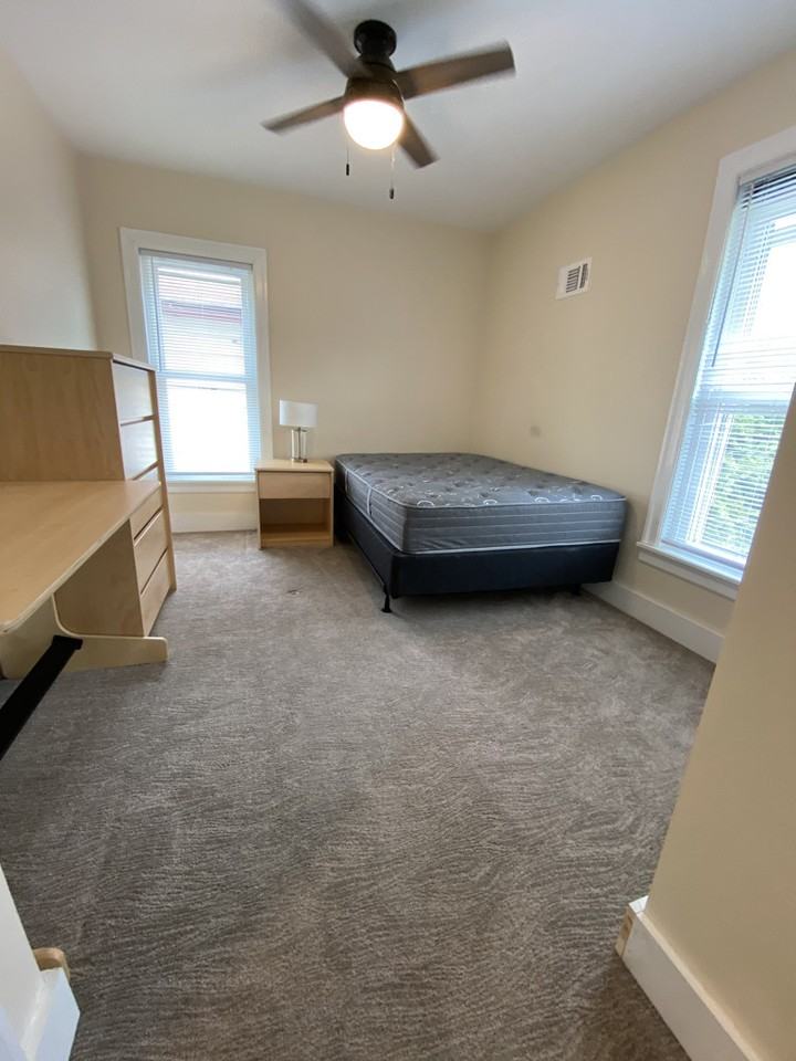 1202 Memorial Ave - Photo 2 of 25