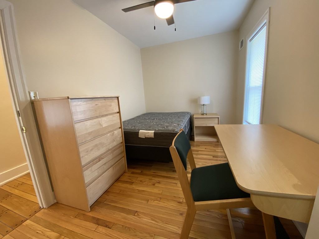 1202 Memorial Ave - Photo 3 of 25