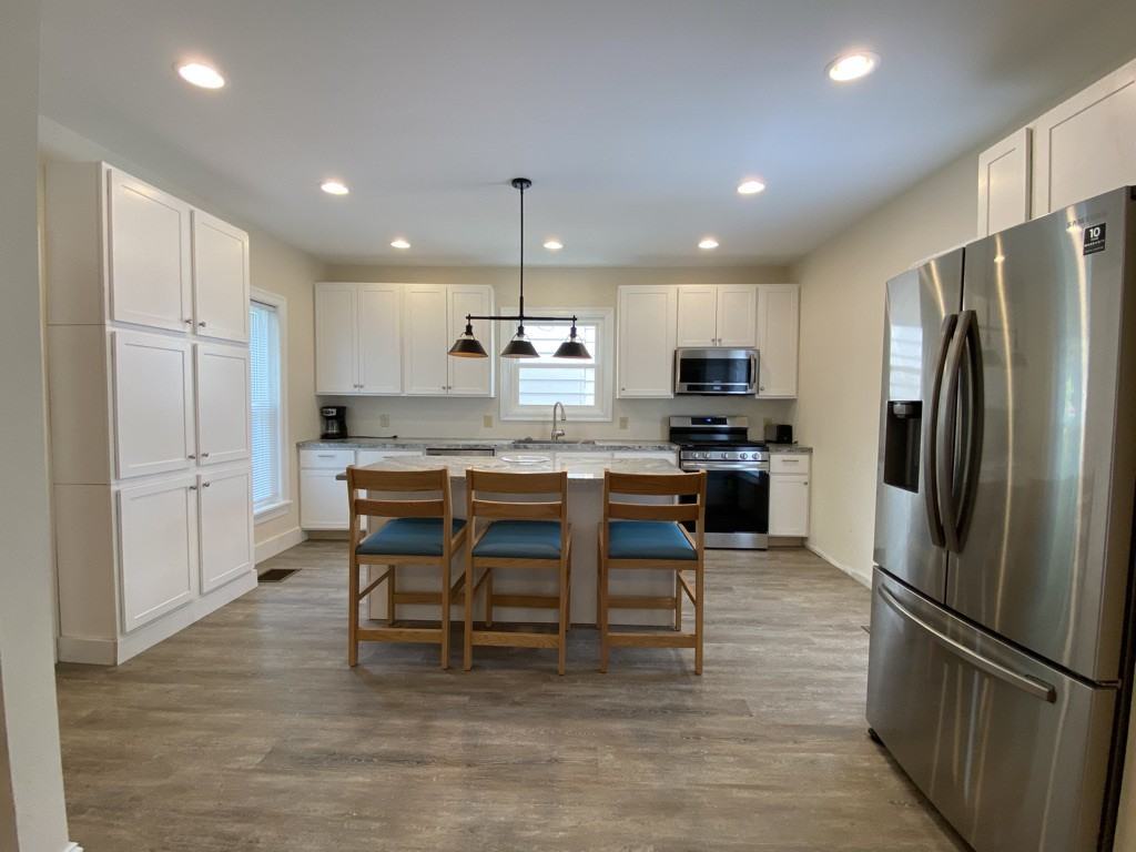 1202 Memorial Ave - Photo 4 of 25