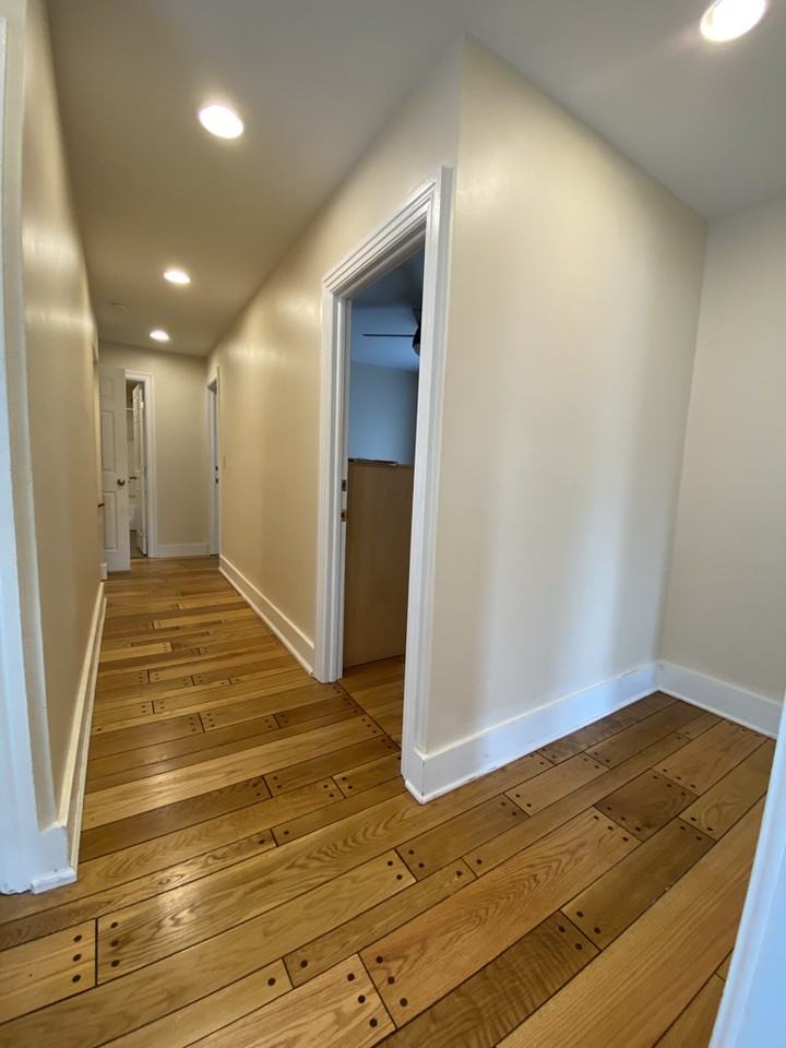 1202 Memorial Ave - Photo 5 of 25