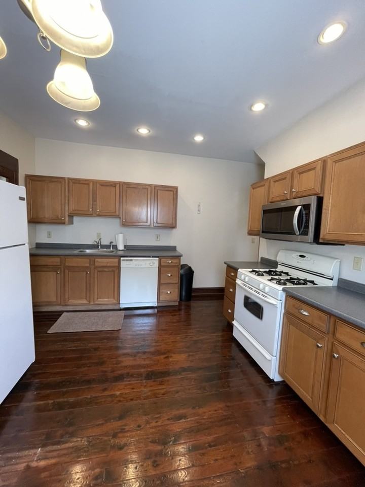 952 2nd St - Photo 6 of 20