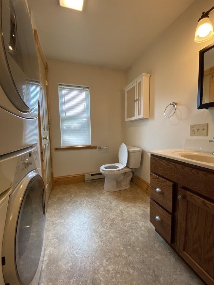 1138 Memorial Ave - Photo 7 of 21