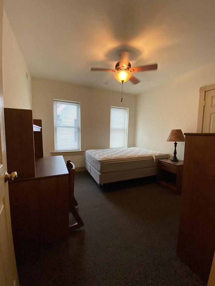 1138 Memorial Ave - Photo 5 of 21