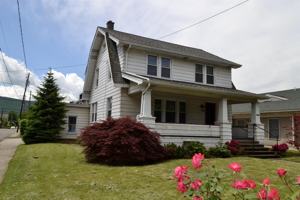 featured image of 1101 W 4th St