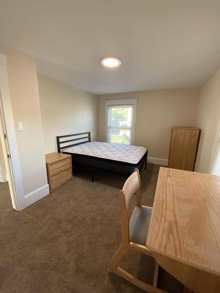 1101 W 4th St - Photo 7 of 25