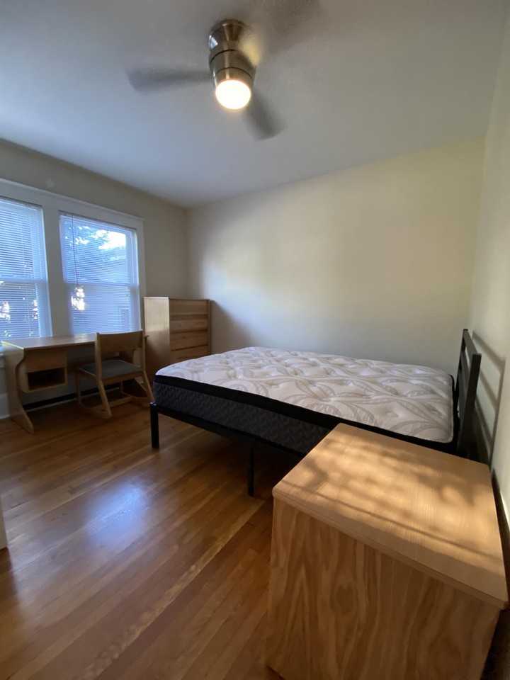 1101 W 4th St - Photo 3 of 25