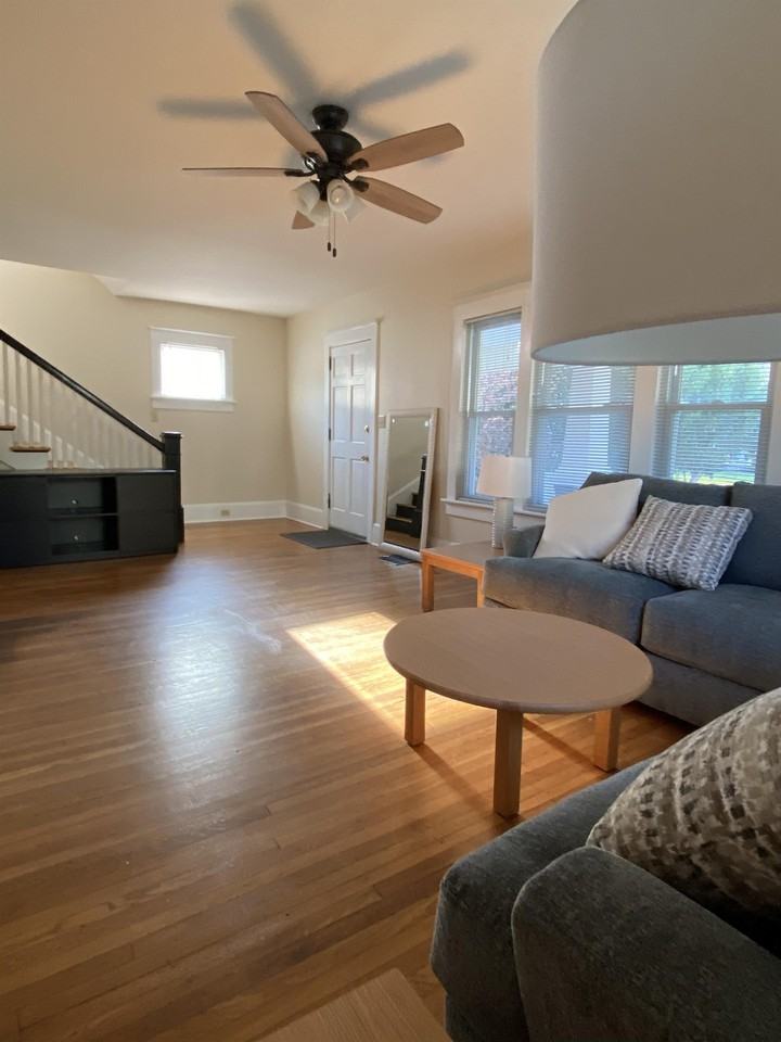 1101 W 4th St - Photo 4 of 25