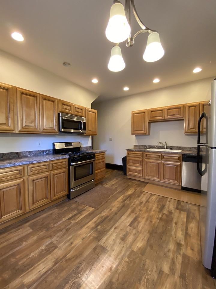 950 2nd St - Photo 4 of 35