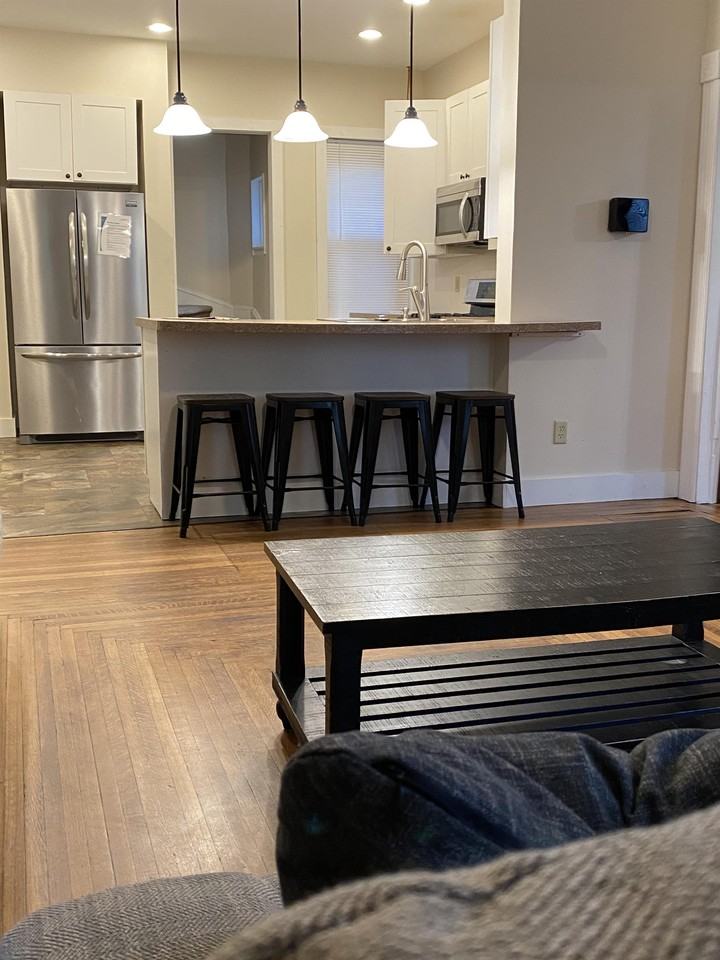 738 W 3rd St - Photo 7 of 36