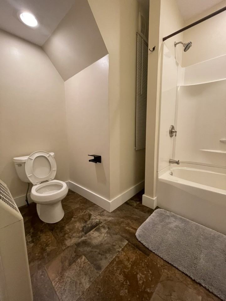 738 W 3rd St - Photo 5 of 36