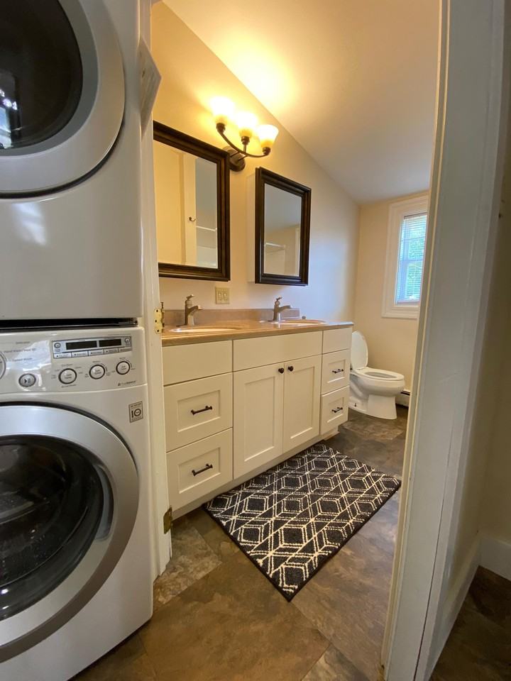 738 W 3rd St - Photo 4 of 36